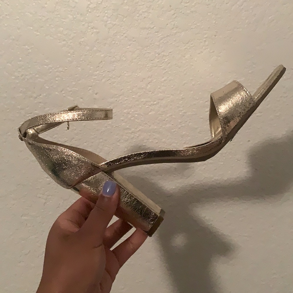 Gold pumps